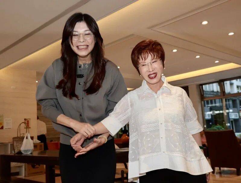 到底支持谁当党主席?当着郑丽文的面<strong></p>
<p>BCH行情</strong>,洪秀柱说出了自己的答案