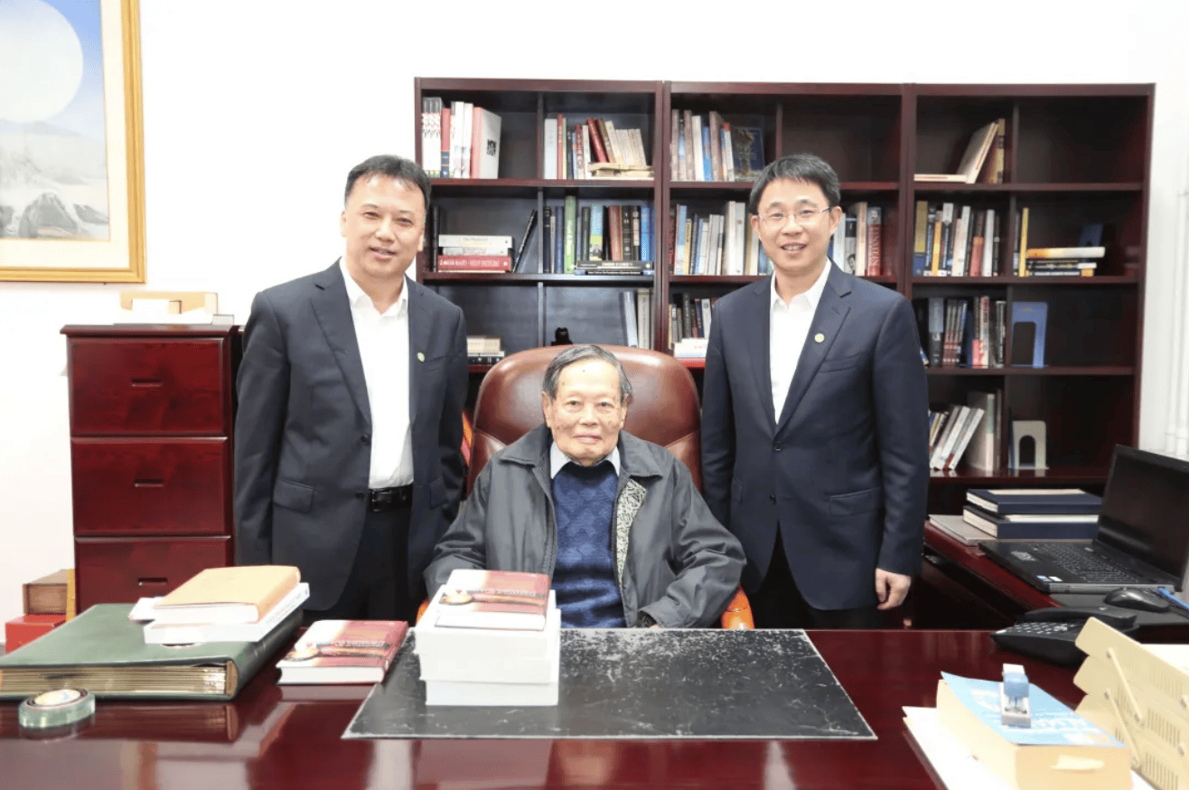 杨振宁为什么连续32年担任东莞理工学院名誉校长<strong></p>
<p>比特现金行情</strong>?