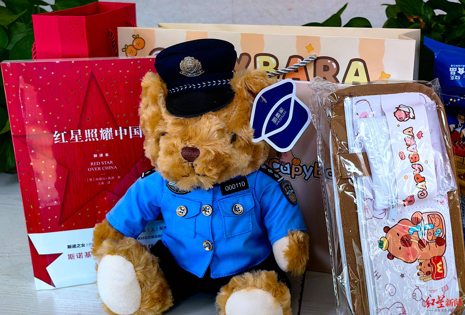 初二男生捡到1.4万余元现金<strong></p>
<p>莱特币行情</strong>,淡定拍视频后报警物归失主,民警送“奖”到校园