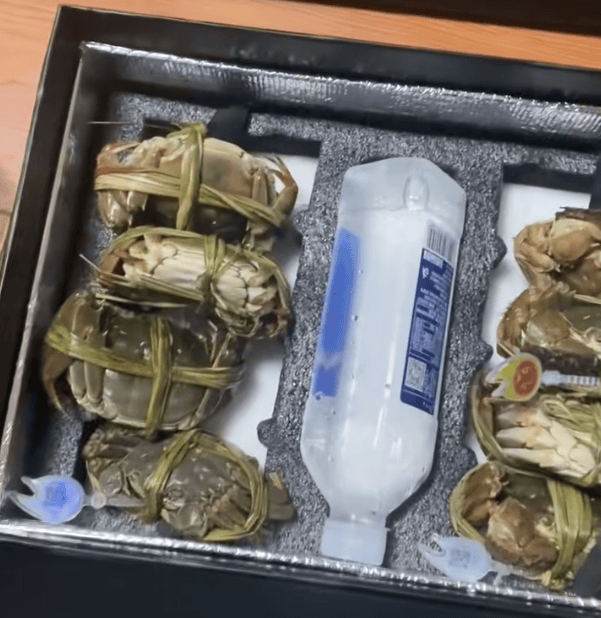 消费者花400元买到臭蟹客服建议蘸醋吃<strong></p>
<p>莱特币行情</strong>,“包退包赔”的售后执行严苛,网红蟹太太信任危机凸显,被协会除名屡遭行政处罚