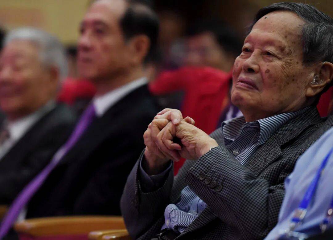 好友追忆杨振宁：他的一针见血<strong></p>
<p>莱特币行情</strong>，改变了我的一生