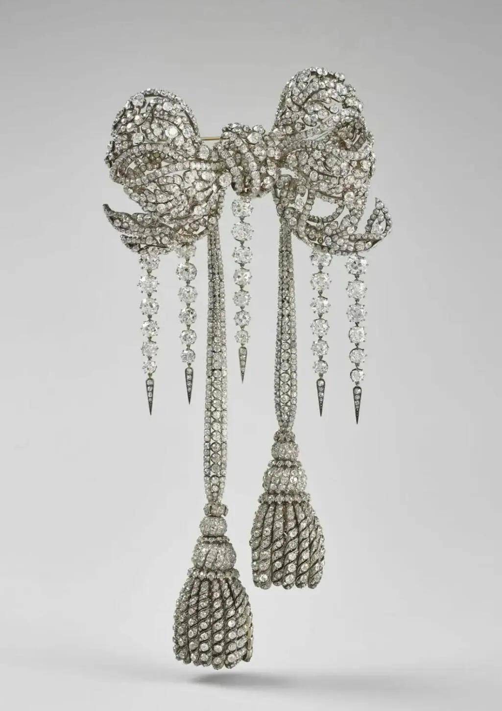 卢浮宫被盗的珠宝中<strong></p>
<p>莱特币行情</strong>,有拿破仑送给妻子的爱情信物