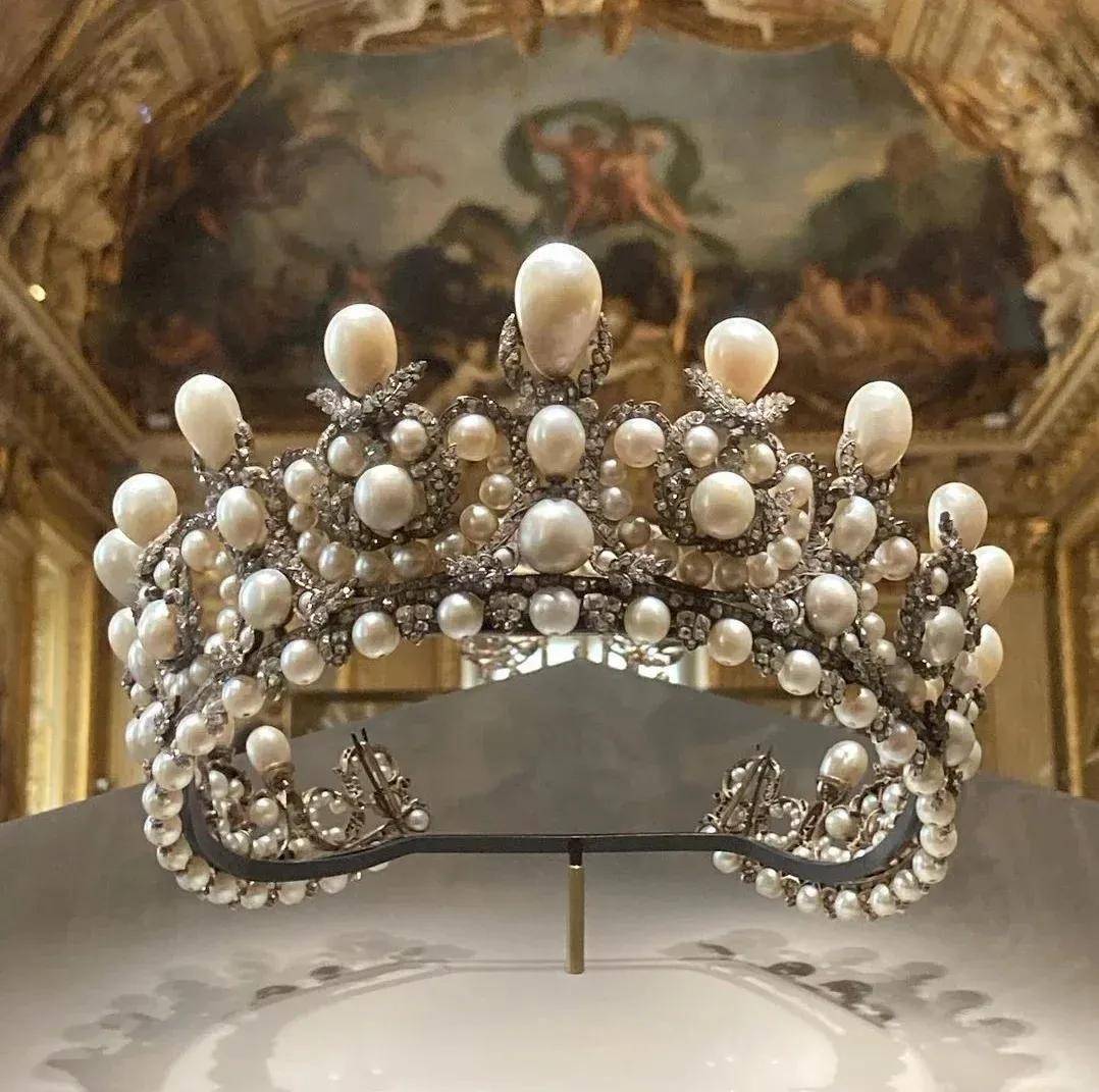 卢浮宫被盗的珠宝中<strong></p>
<p>莱特币行情</strong>,有拿破仑送给妻子的爱情信物