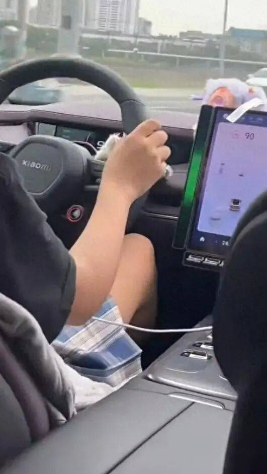 小米汽车市区飙至时速120公里<strong></p>
<p>LTC行情</strong>,跨双黄线到对向车道超车……交警回应→