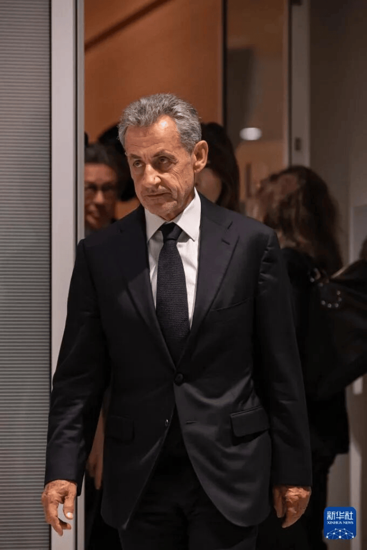 70岁法国前总统萨科齐的“坐牢style”:入狱前密会马克龙<strong></p>
<p>莱特币行情</strong>,入狱后开始写书