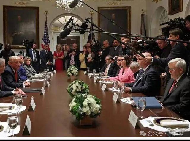 他被特朗普当众羞辱<strong></p>
<p>莱特币行情</strong>,全场都在哄笑