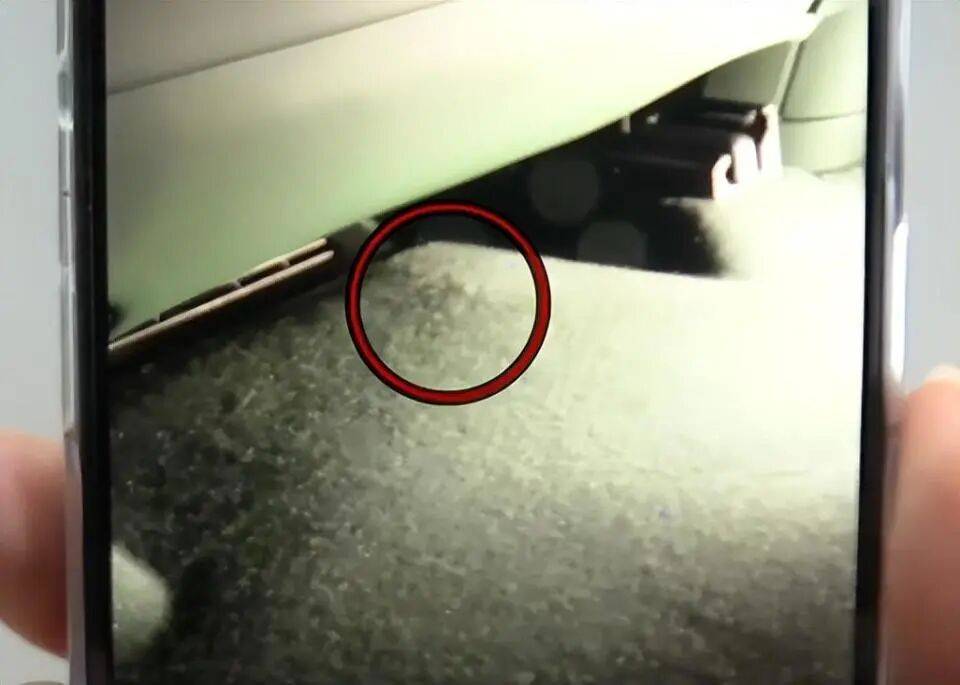 小米新车主驾下方掏出“神秘”多余零件!工作人员一片沉默<strong></p>
<p>莱特币行情</strong>,细思极恐