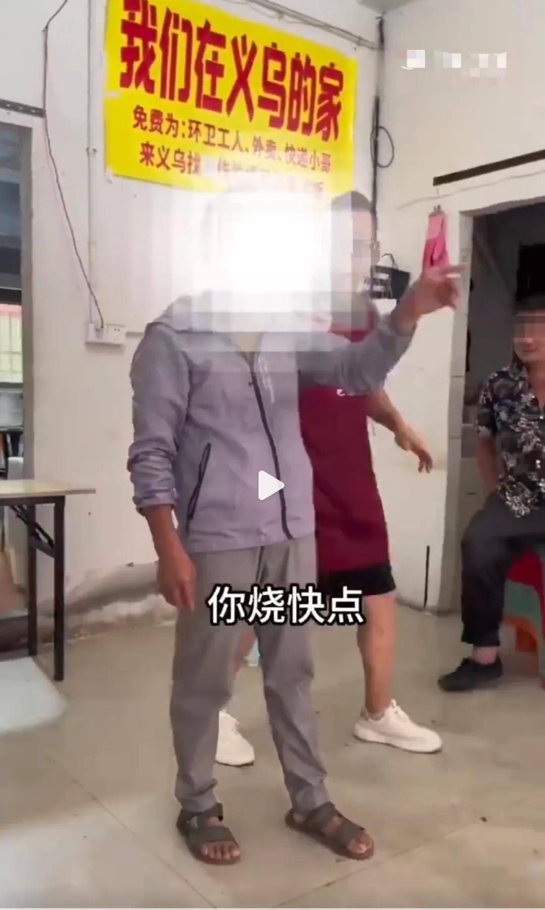 男子在免费饭馆要求提前开饭被怒怼，老板回应：对方没有恶意