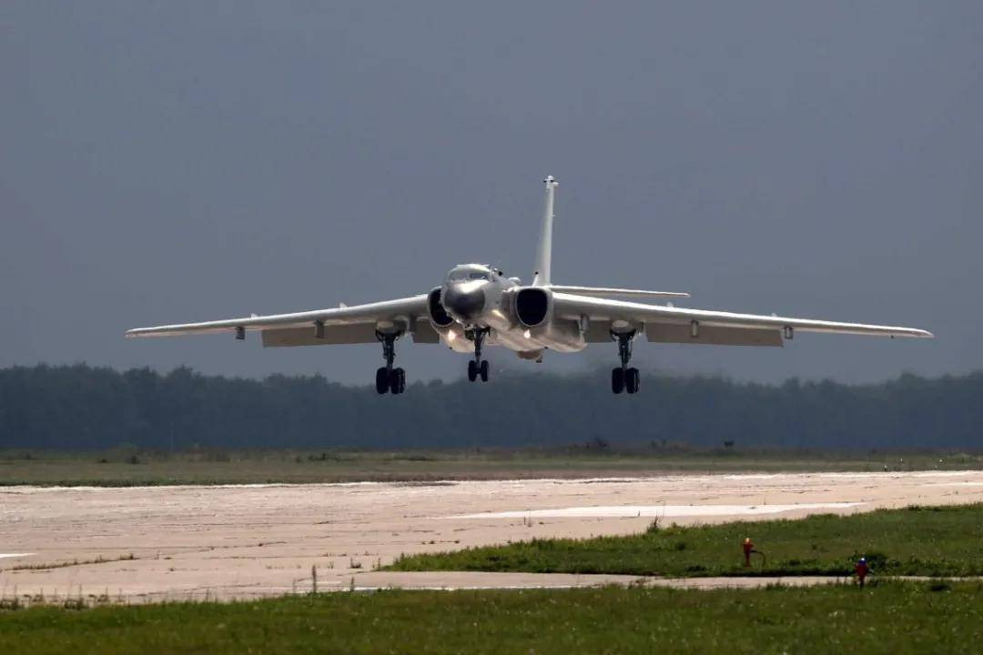 军迷热议<strong></p>
<p>莱特币行情</strong>!《舰载武器》曝光四发轰-6改进方案:航程14000公里?