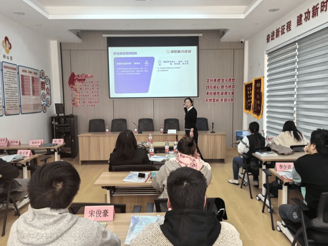 霜降·职场收获季|秋暮露成霜<strong></p>
<p>莱特币行情</strong>,云卷寒风降