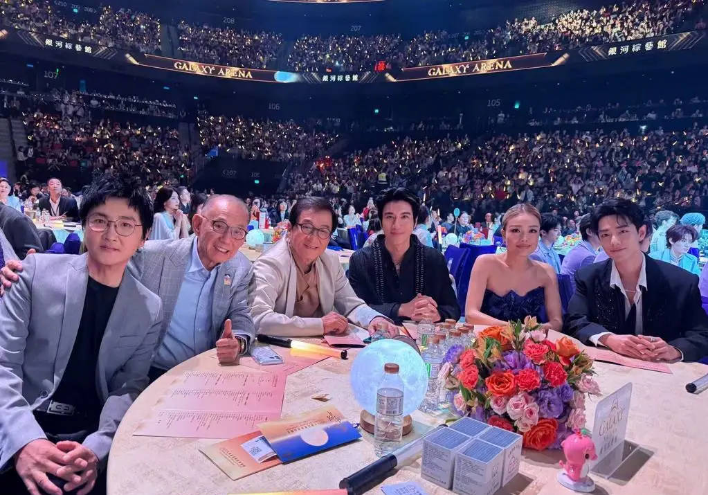 容祖儿回应与成龙误会<strong></p>
<p>BSV行情</strong>！称成龙摸其后背争议是捕风捉影：我完全没感觉