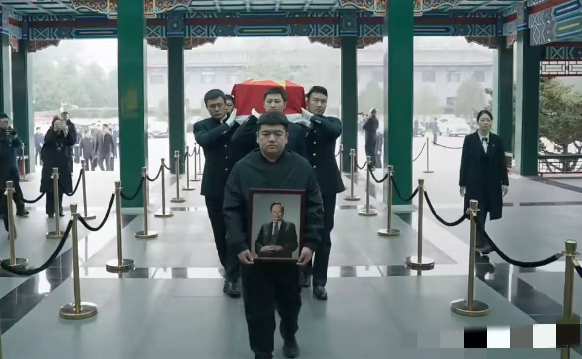 杨振宁追悼会很隆重<strong></p>
<p>BSV行情</strong>，大儿子未现身，翁帆站家属首位，样子很憔悴