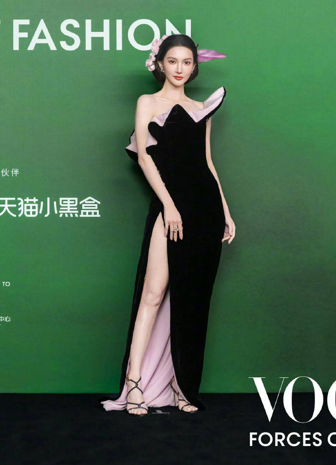 刘亦菲头顶满天星、周冬雨大胆透视装、杨幂顶级高定...VOGUE红毯谁赢了<strong></p>
<p>BSV行情</strong>?