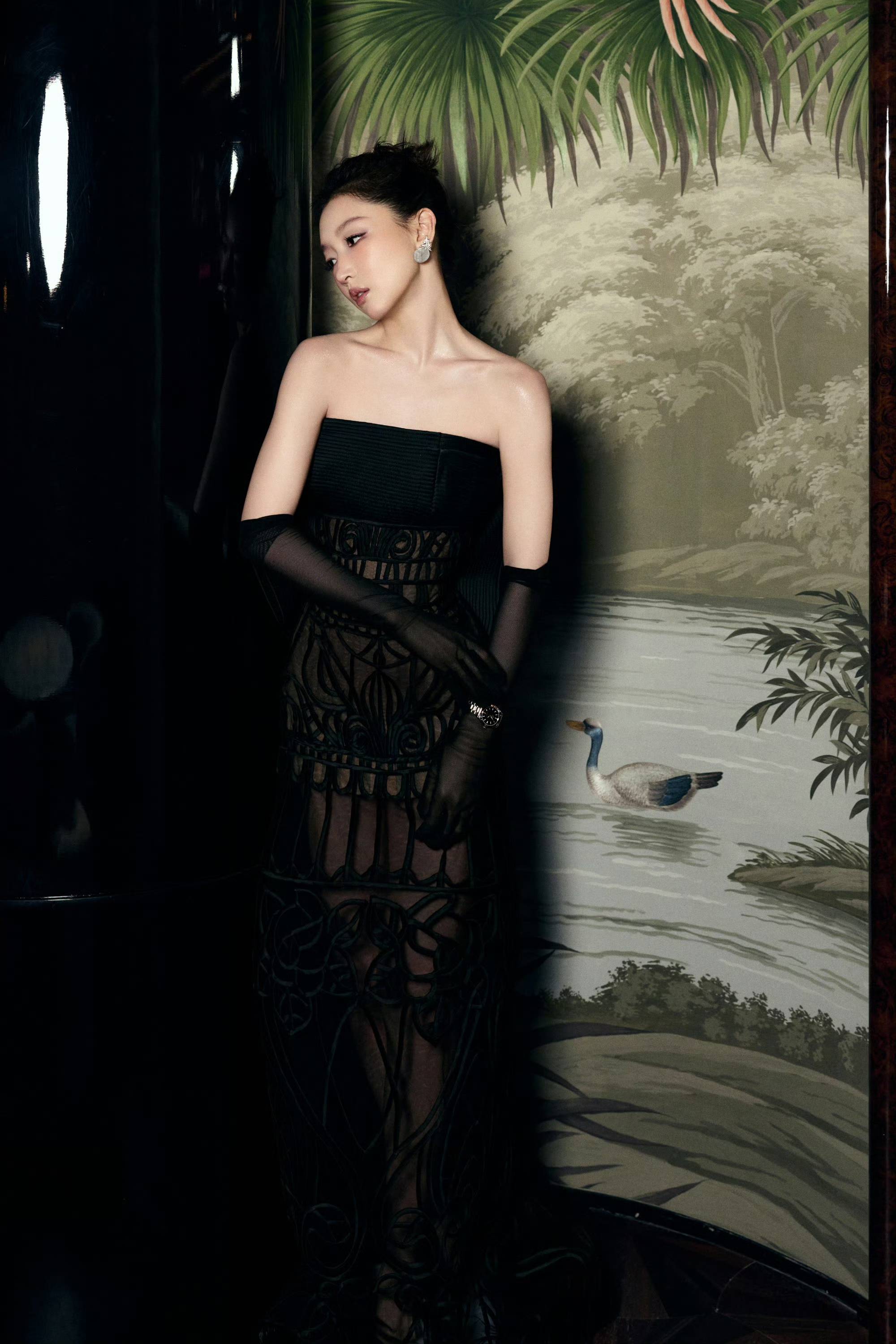 刘亦菲头顶满天星、周冬雨大胆透视装、杨幂顶级高定...VOGUE红毯谁赢了<strong></p>
<p>BSV行情</strong>?