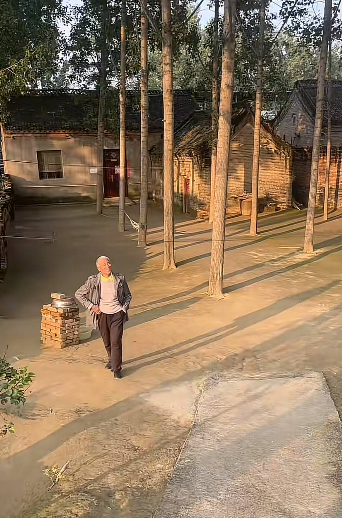 河南一大爷的院子因干净成网红打卡地<strong></p>
<p>BSV行情</strong>,网友:像极了小时候家的样子,想拖鞋光脚丫子走