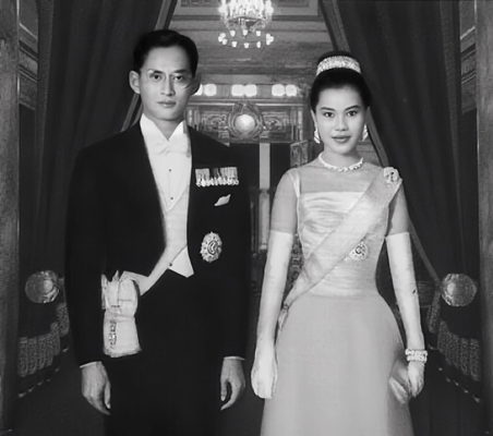 泰国王太后诗丽吉去世<strong></p>
<p>比特币行情</strong>,留下19顶奢华王冠和她的传奇一生