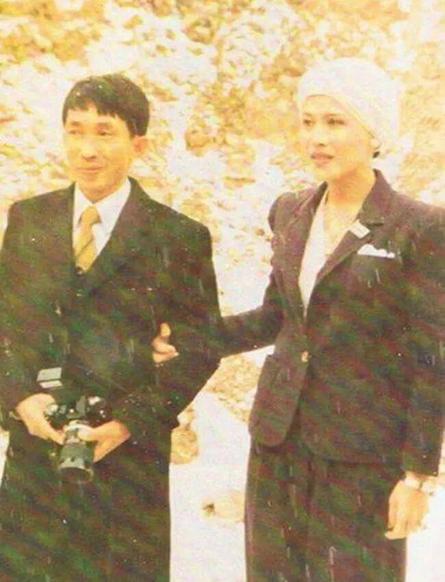 泰国王太后诗丽吉去世<strong></p>
<p>比特币行情</strong>,留下19顶奢华王冠和她的传奇一生