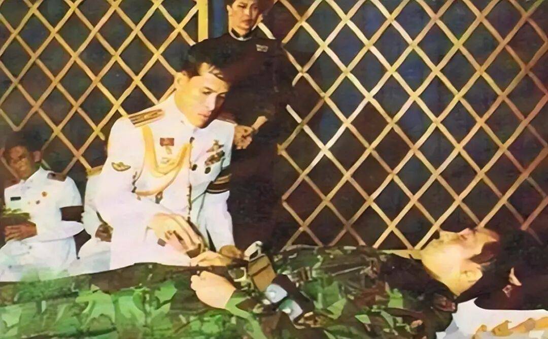 泰国王太后诗丽吉去世<strong></p>
<p>比特币行情</strong>,留下19顶奢华王冠和她的传奇一生