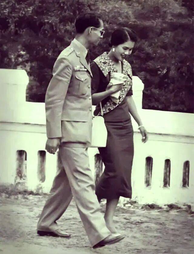 泰国王太后诗丽吉去世<strong></p>
<p>比特币行情</strong>,留下19顶奢华王冠和她的传奇一生