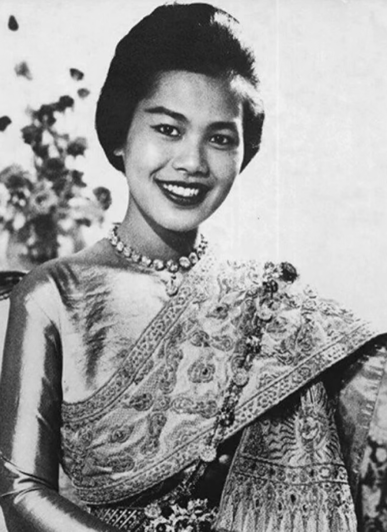 泰国王太后诗丽吉去世<strong></p>
<p>比特币行情</strong>,留下19顶奢华王冠和她的传奇一生