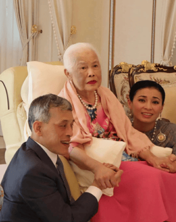 泰国王太后诗丽吉去世<strong></p>
<p>比特币行情</strong>,留下19顶奢华王冠和她的传奇一生