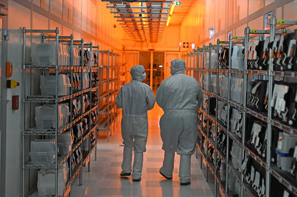 荷兰分析人士：安世半导体事件表明，欧洲夹在中美之间无能为力