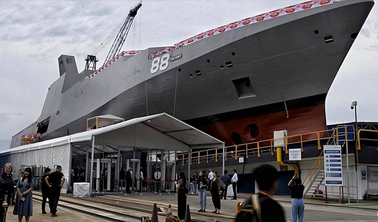 人口不足600万的小国<strong></p>
<p>区块链挖矿行情</strong>,建造8000吨级大型战舰,新加坡“胜利号”多用途战斗舰亮相