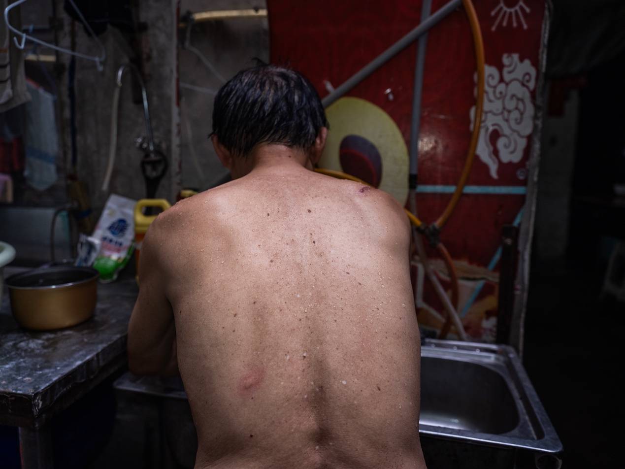 <strong></p>
<p>区块链挖矿行情</strong>他们挤在8元一晚的旅店 几百人抢一个活