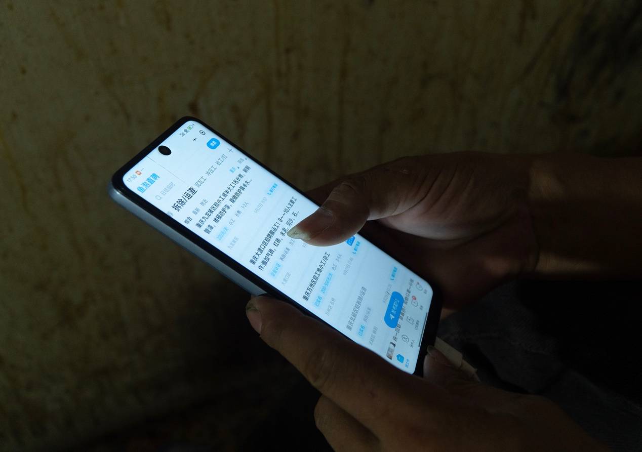 <strong></p>
<p>区块链挖矿行情</strong>他们挤在8元一晚的旅店 几百人抢一个活