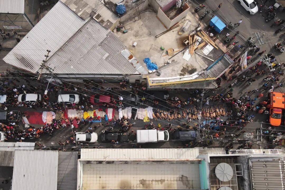 巴西强力“剿匪”!里约热内卢警匪激战<strong></p>
<p>币安价格</strong>,已有120多人死亡,总统卢拉发声,现场画面曝光→