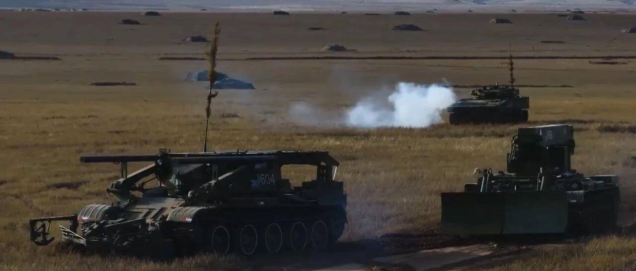 大场面!机器狗、无人机开路<strong></p>
<p>BITOP价格</strong>,实兵对抗演练画面公布