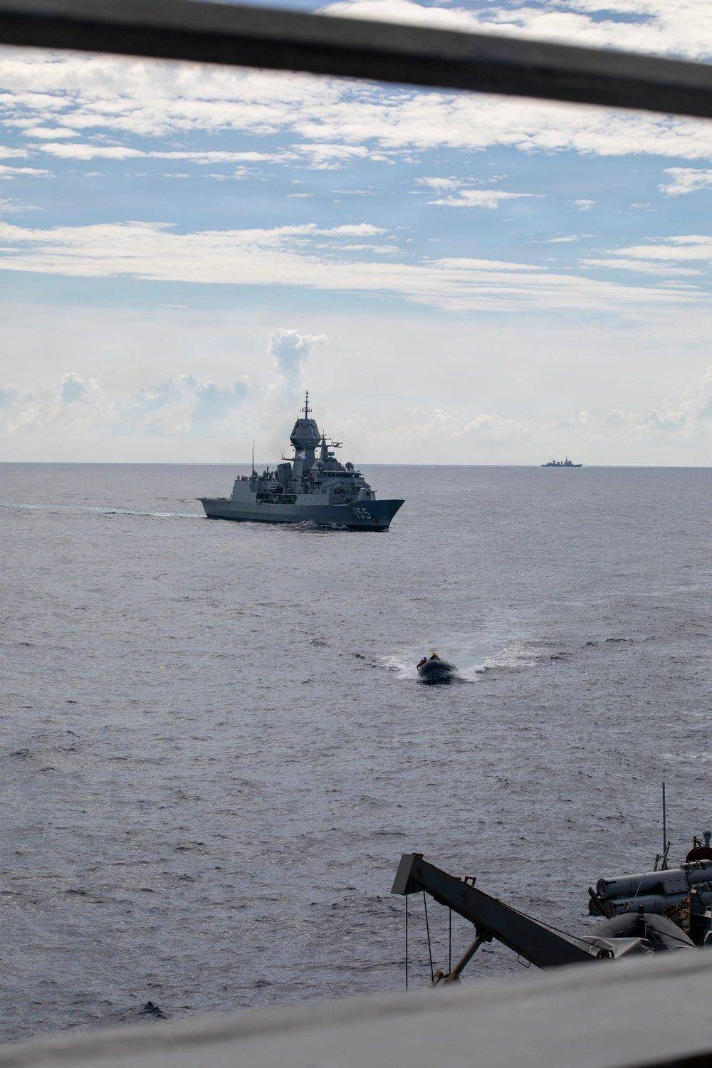 美军再度遭遇耻辱时刻:中国海军6艘战舰包围<strong></p>
<p>BTC价格</strong>,815舰插入南海演习