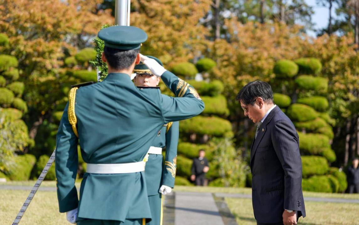 美军再度遭遇耻辱时刻:中国海军6艘战舰包围<strong></p>
<p>BTC价格</strong>,815舰插入南海演习