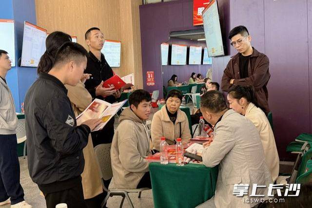 700余名退役军人及军属长沙求职<strong></p>
<p>BTC价格</strong>，165人达成意向