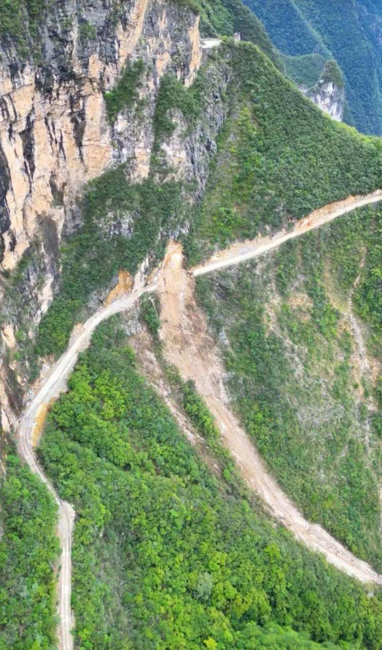 重庆网红“挂壁公路”垮塌<strong></p>
<p>BTC价格</strong>,附近村民外出绕行已半月盼修复,当地:已完成排危,正在修
