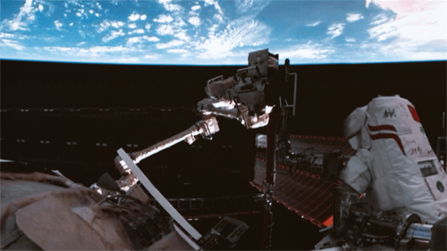 太空上演惊魂一刻！神舟二十号遭神秘物体撞击<strong></p>
<p>比特币价格</strong>，返回任务紧急暂停