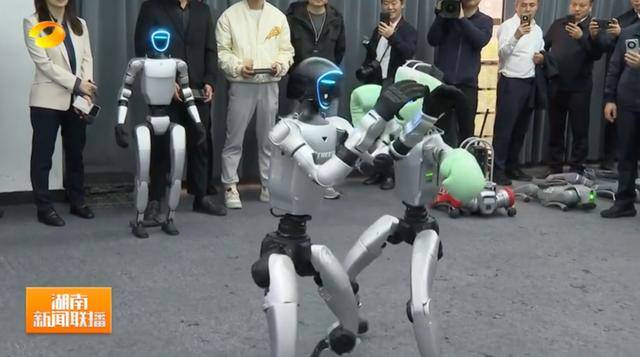 湖南省省长、浙江省省长<strong></p>
<p>ETH价格</strong>,一同观看机器人表演