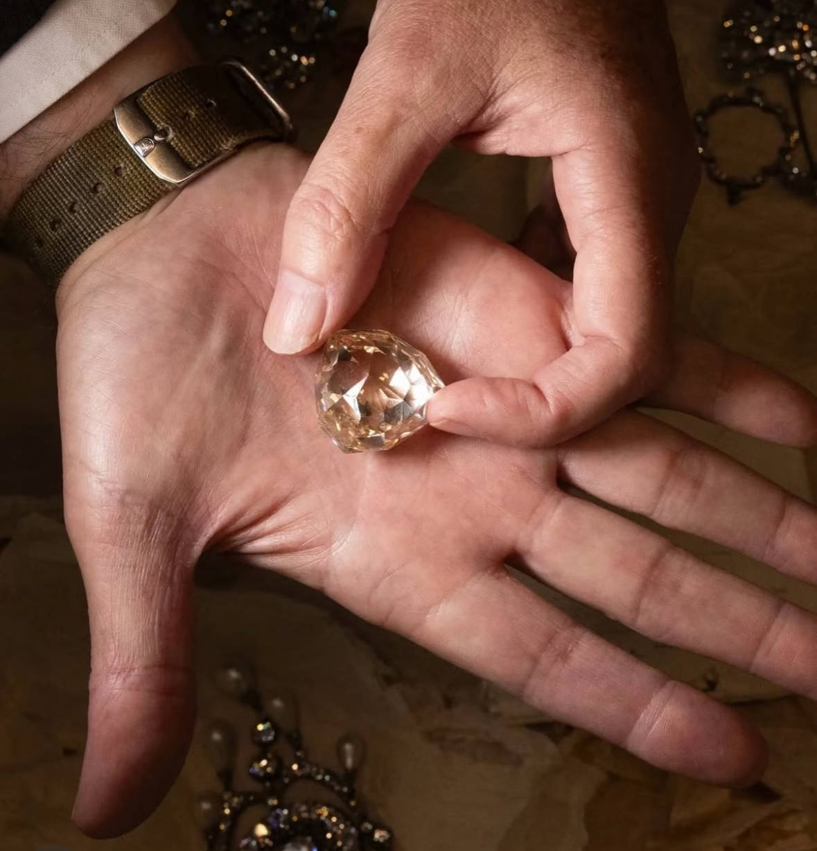 失踪百年的欧洲王室诅咒之钻重现<strong></p>
<p>以太坊价格</strong>,背后藏着一位忠贞皇后的惊人布局