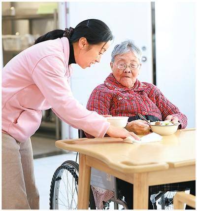 多方共举<strong></p>
<p>USDT价格</strong>,求解照护之困(健康驿站·关注健康老龄化②)