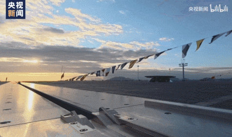 不是慢镜头！福建舰电磁弹射速度那么快，是怎么瞬间刹车的？