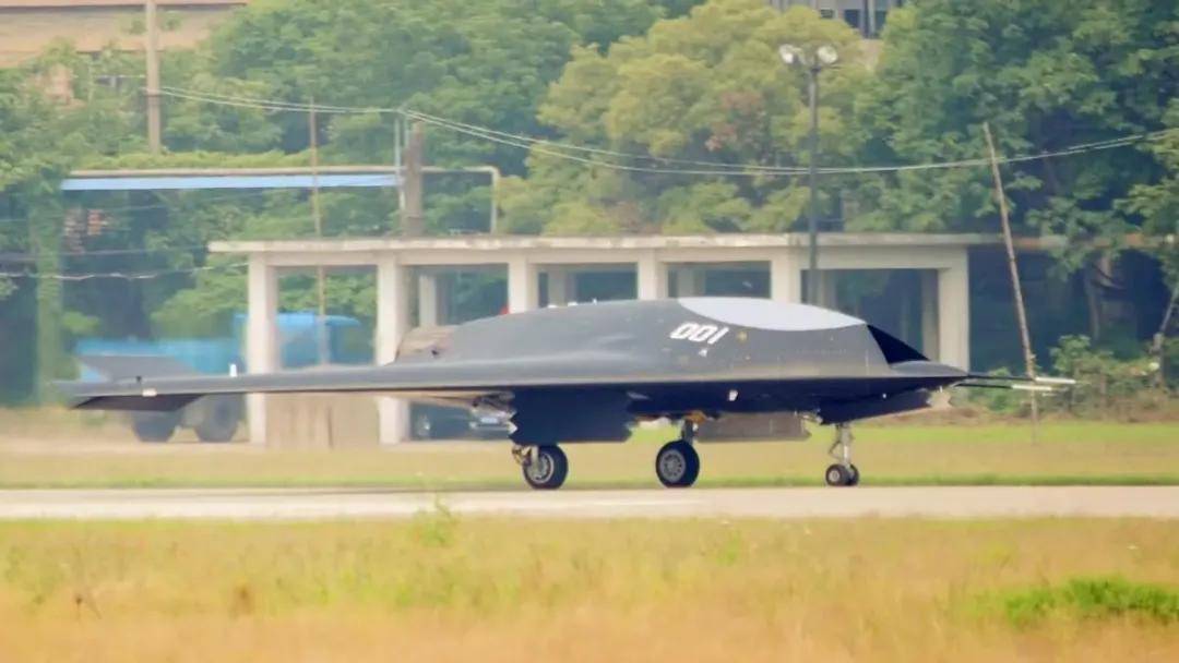 代号“玄龙”!攻击-11官宣服役<strong></p>
<p>泰达币价格</strong>,与歼-20、歼-16编队飞行