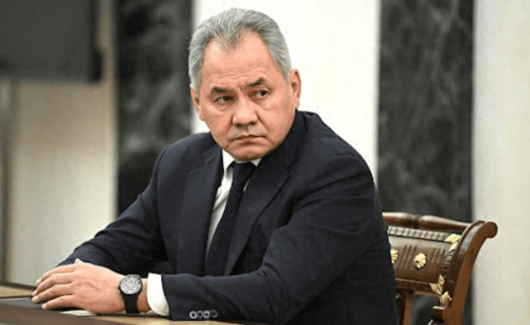 乌克兰在最后一刻失手，俄罗斯国防部长绍伊古捡回一条命，差点被暗杀在父母墓前！