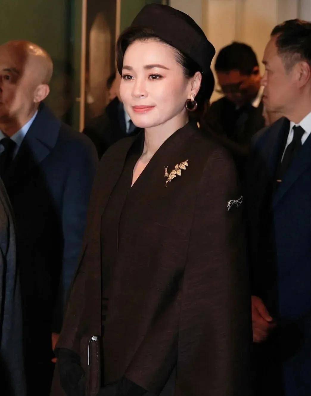 泰国王后访华“穿搭九宫格”出圈<strong></p>
<p>瑞波币价格</strong>,隆重珠宝展现用心诚意