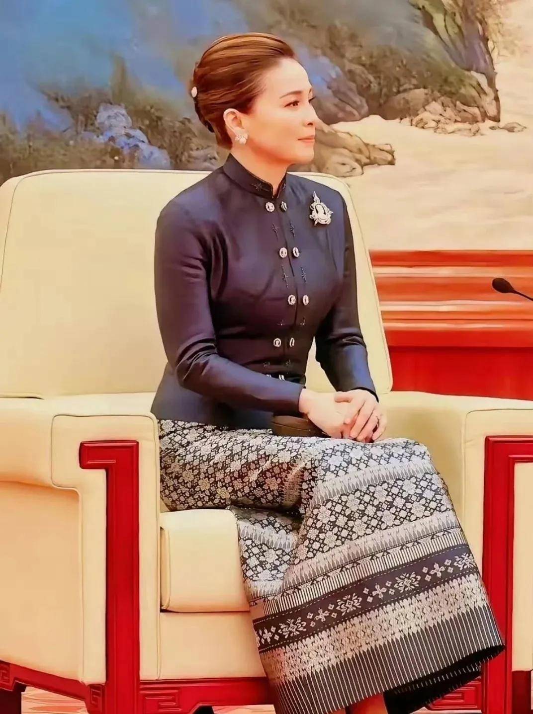 泰国王后访华“穿搭九宫格”出圈<strong></p>
<p>瑞波币价格</strong>,隆重珠宝展现用心诚意