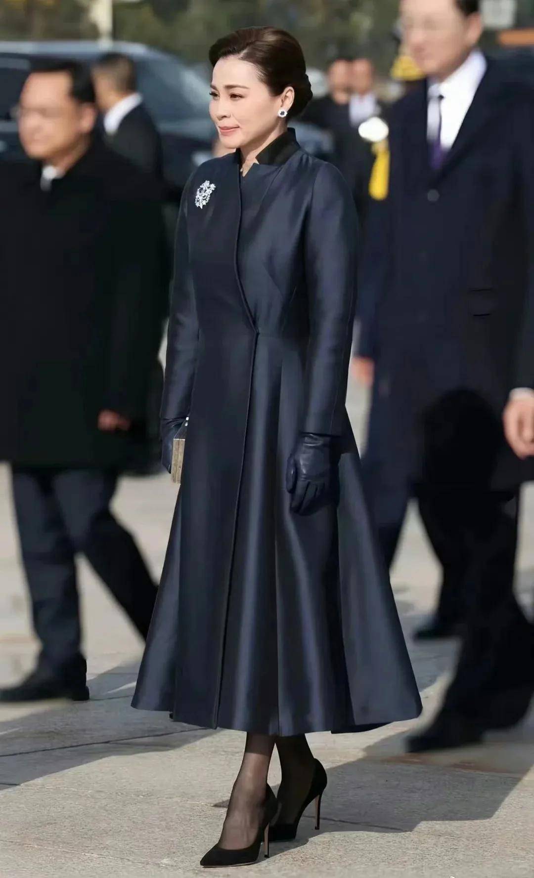 泰国王后访华“穿搭九宫格”出圈<strong></p>
<p>瑞波币价格</strong>,隆重珠宝展现用心诚意