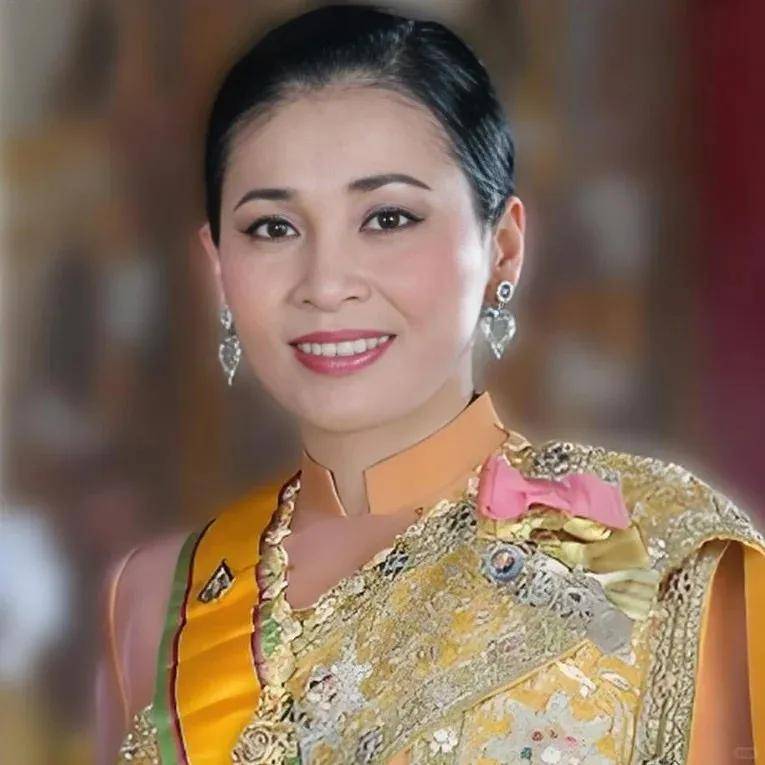 泰国王后访华“穿搭九宫格”出圈<strong></p>
<p>瑞波币价格</strong>,隆重珠宝展现用心诚意