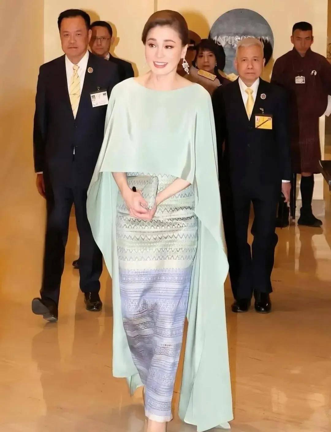 泰国王后访华“穿搭九宫格”出圈<strong></p>
<p>瑞波币价格</strong>,隆重珠宝展现用心诚意