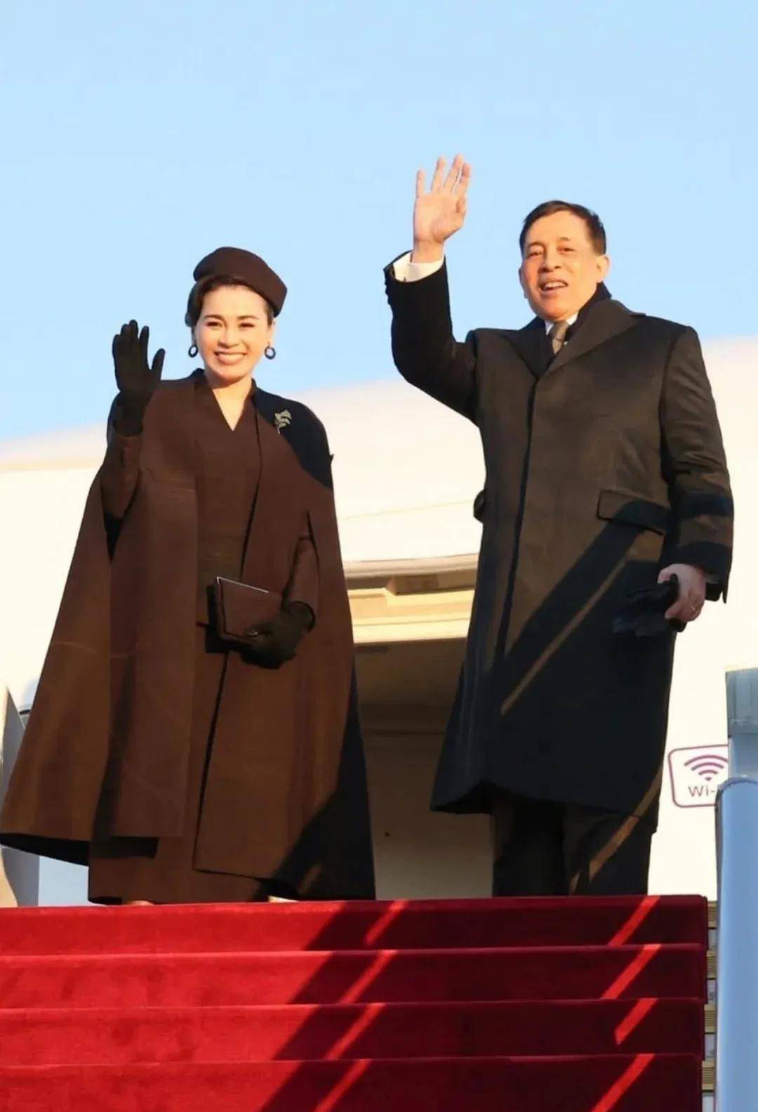 泰国王后访华“穿搭九宫格”出圈<strong></p>
<p>瑞波币价格</strong>,隆重珠宝展现用心诚意