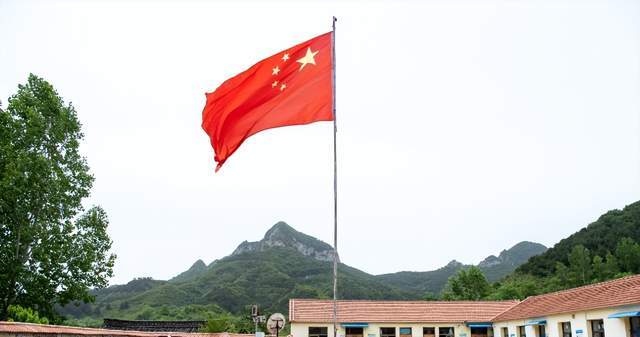 “民族英雄”泽连斯基的背后<strong></p>
<p>DOT价格</strong>,站着一大批中国人