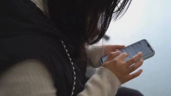 扬州一女子刷短视频惹祸:偷偷去银行取了6万现金<strong></p>
<p>波卡币价格</strong>,结果……